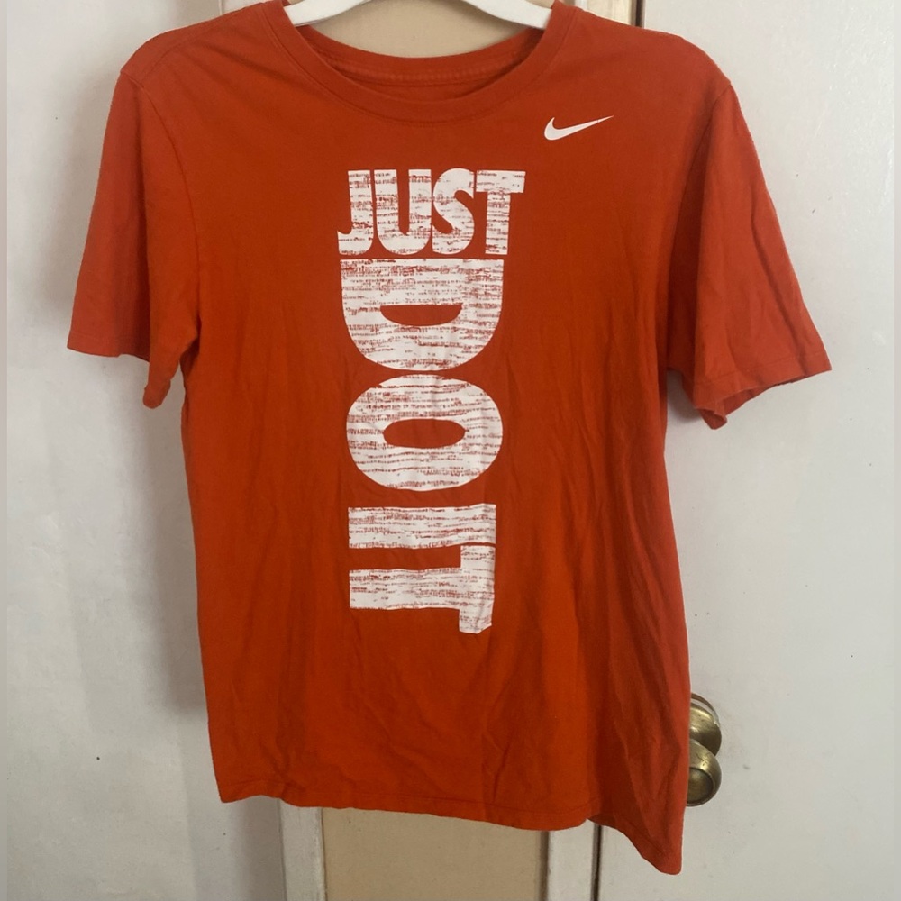 NIKE tee mens size Smalll uni-sex